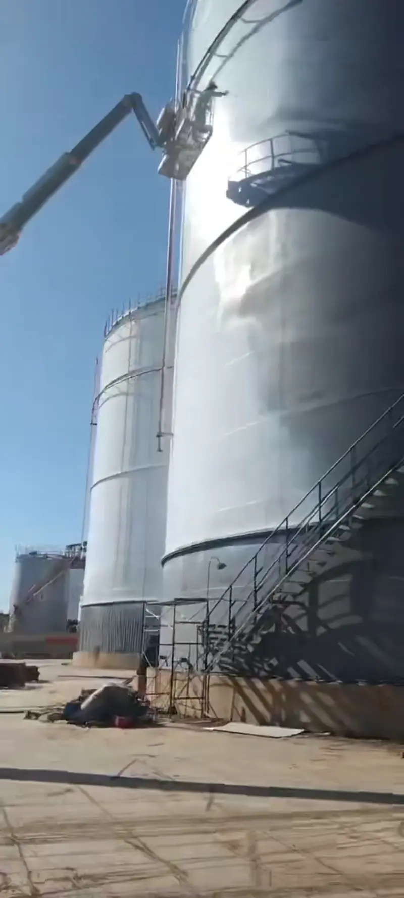 Big tank exterior polyurea waterproofing — seamless membrane